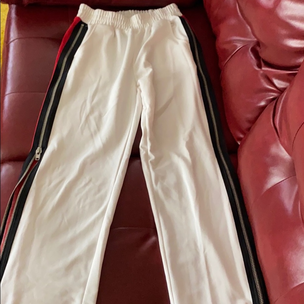 Cream pants with zipper on the side